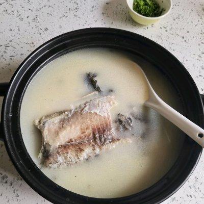 怎样煲鲫鱼汤最有营养，鲫鱼汤怎么煲好喝又营养（这道家常版—鲫鱼汤一上桌）