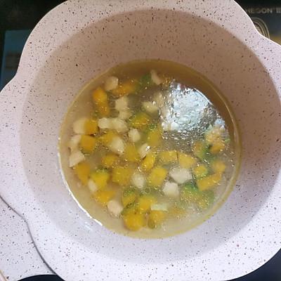 咖喱面条的做法，咖喱面条的做法窍门（这道咖喱三文鱼南瓜浓汤面）