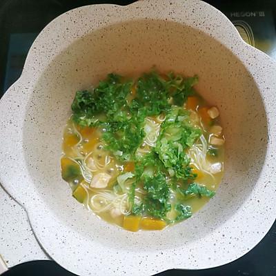 咖喱面条的做法，咖喱面条的做法窍门（这道咖喱三文鱼南瓜浓汤面）