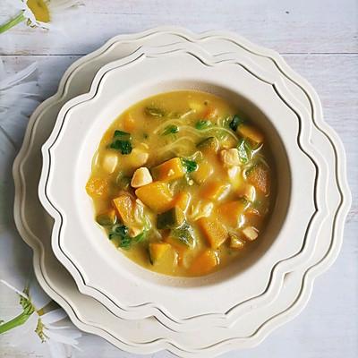 咖喱面条的做法，咖喱面条的做法窍门（这道咖喱三文鱼南瓜浓汤面）