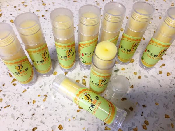 如何自制唇膏，如何自制唇膏粉底液（纯天然蜂蜡唇膏）