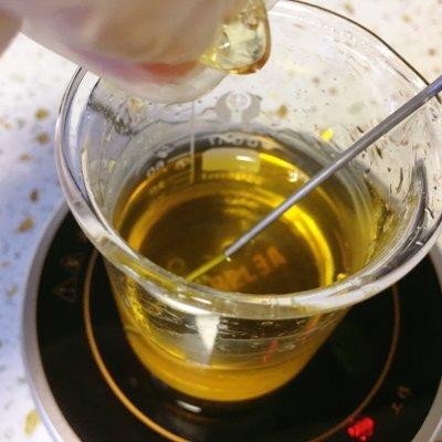如何自制唇膏，如何自制唇膏粉底液（纯天然蜂蜡唇膏）