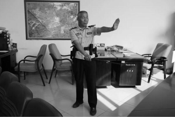 南小寨村家电维修 泪崩！老民警执行任务前换了身新警服，却再也没有回来……