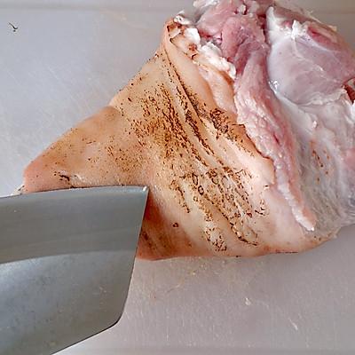 红烧扣肉的做法，扣肉的正宗做法梅菜扣肉（红烧猪肘）