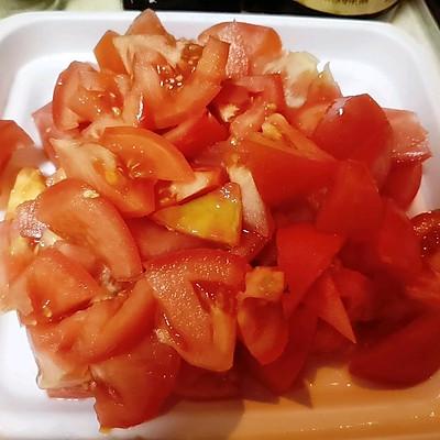 番茄怎样切成丁块，怎么把番茄切成丁（百吃不腻的减脂餐—番茄焖鸡片教程）