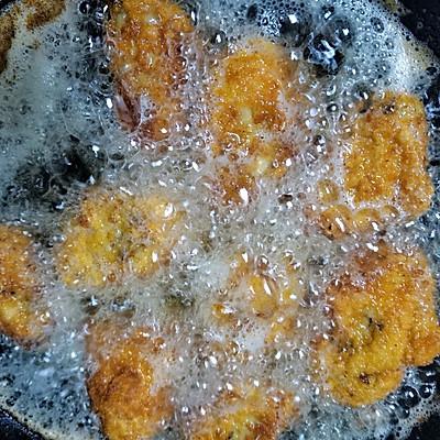 面包糠炸鸡翅的做法窍门，炸鸡用裹粉好还是面包糠好（第一次尝试炸鸡翅）