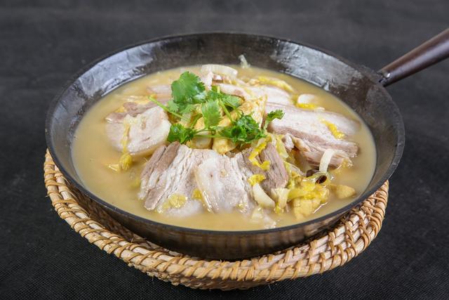 酸菜白肉的做法和步骤，酸菜白肉的做法和步骤（酸菜白肉血肠）