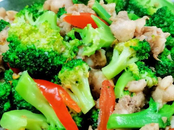 家常炒鸡腿的做法，炒鸡腿怎么炒（健康美味减脂餐.西兰花炒鸡腿）