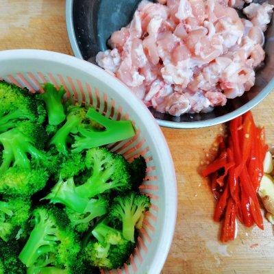 家常炒鸡腿的做法，炒鸡腿怎么炒（健康美味减脂餐.西兰花炒鸡腿）