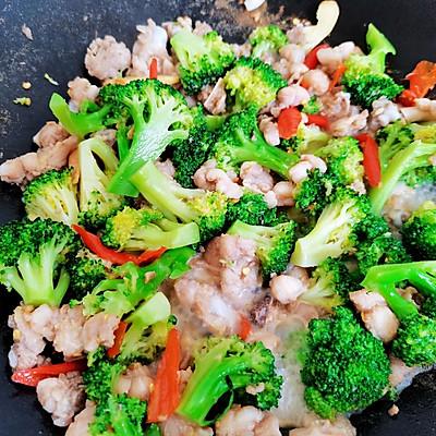 家常炒鸡腿的做法，炒鸡腿怎么炒（健康美味减脂餐.西兰花炒鸡腿）