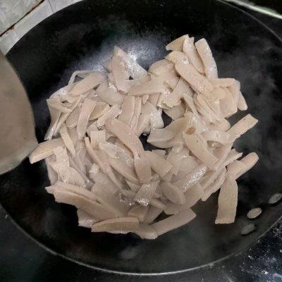 魔芋怎么炒好吃，魔芋怎么做出来的（吃一次就念念不忘的香辣魔芋）