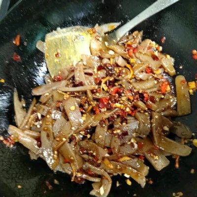 魔芋怎么炒好吃，魔芋怎么做出来的（吃一次就念念不忘的香辣魔芋）