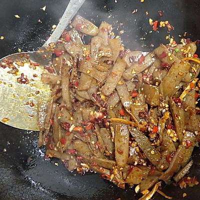 魔芋怎么炒好吃，魔芋怎么做出来的（吃一次就念念不忘的香辣魔芋）