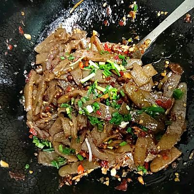 魔芋怎么炒好吃，魔芋怎么做出来的（吃一次就念念不忘的香辣魔芋）