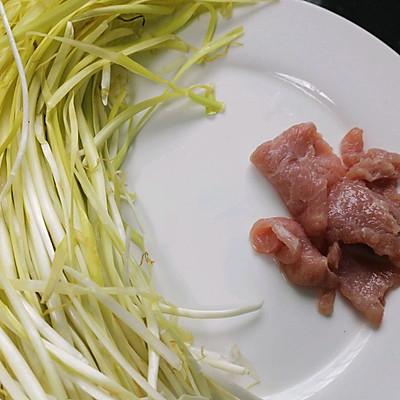 韭黄肉丝，川菜韭黄肉丝（#我心中的冬日限定#韭黄炒肉丝）