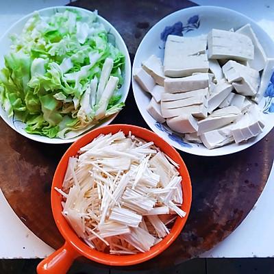 金针菇豆腐汤的做法，黄骨鱼金针菇豆腐汤的做法（不可错过的下酒菜金针菇豆腐汤）