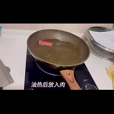 牛肩肉适合炒还是炖，牛肩肉炒着吃怎么做（香煎牛肩肉在家做）