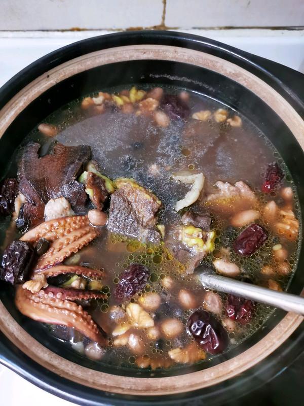 牛骨瘦肉炖花生汤的做法，牛骨头炖花生（滋补牛肉汤<壮阳补肾>）