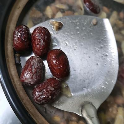 牛骨瘦肉炖花生汤的做法，牛骨头炖花生（滋补牛肉汤<壮阳补肾>）