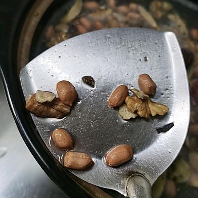 牛骨瘦肉炖花生汤的做法，牛骨头炖花生（滋补牛肉汤<壮阳补肾>）