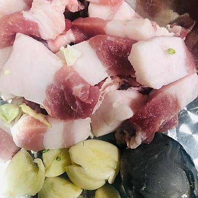 怎样焖五花肉才好吃咧，五花肉可以焖什么菜（最详细的五花肉焖杂菜的做法）