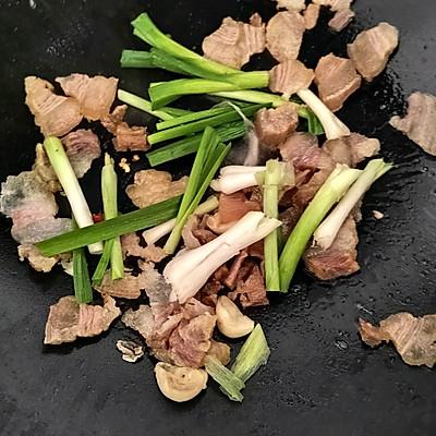 腊肉的食用方法，腊肉的食用方法说明（姑娘隔三差五就要吃蒜苗炒腊肉）
