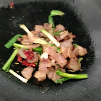 腊肉的食用方法，腊肉的食用方法说明（姑娘隔三差五就要吃蒜苗炒腊肉）