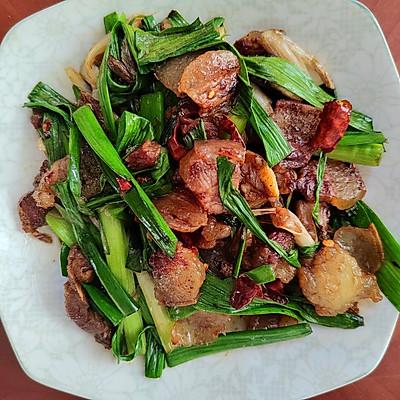 腊肉的食用方法，腊肉的食用方法说明（姑娘隔三差五就要吃蒜苗炒腊肉）