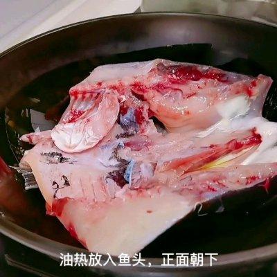 鱼头汤怎样炖的做法，怎样煲鱼头汤（#我心中的冬日限定#奶白雄鱼鱼头汤）