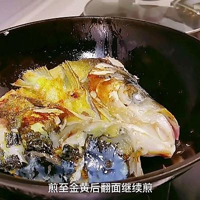 鱼头汤怎样炖的做法，怎样煲鱼头汤（#我心中的冬日限定#奶白雄鱼鱼头汤）