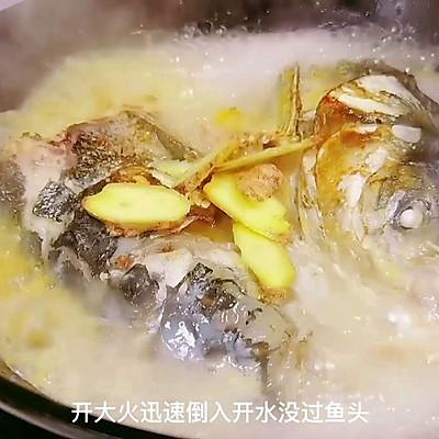 鱼头汤怎样炖的做法，怎样煲鱼头汤（#我心中的冬日限定#奶白雄鱼鱼头汤）