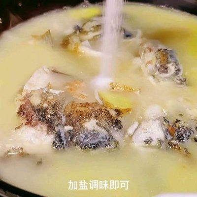 鱼头汤怎样炖的做法，怎样煲鱼头汤（#我心中的冬日限定#奶白雄鱼鱼头汤）