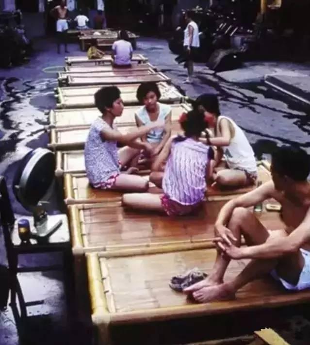 现在才明白歌词，别再让旧的伤疤浪费新的眼泪歌词（看了40年前中国孩子的偷拍照）