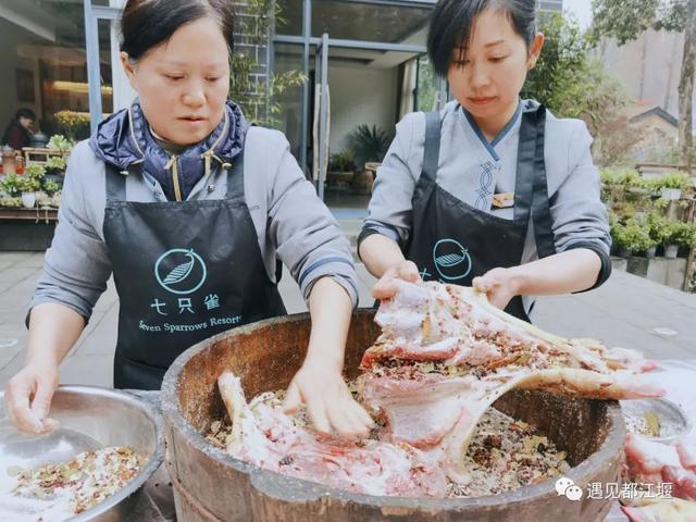 腊肉的做法，怎么少得了那一口咸香美味的老腊肉（腊肉的吃法大全家常菜视频）