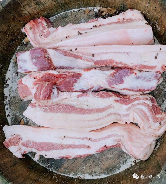 腊肉的做法，怎么少得了那一口咸香美味的老腊肉（腊肉的吃法大全家常菜视频）