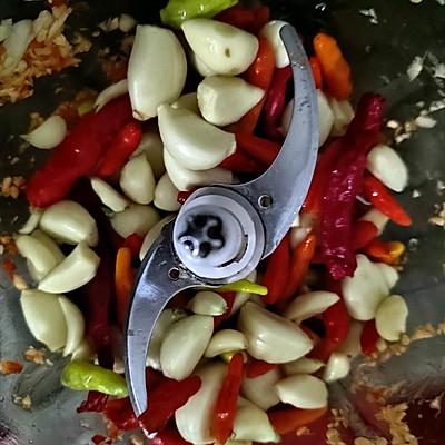 蒜泥制作方法，蒜蓉的制作方法（我家做自制蒜蓉辣椒酱️就用这个方法）