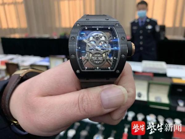 一折瑞士名表货到付款，瑞士名表 1折（江苏破获特大假冒名表案）