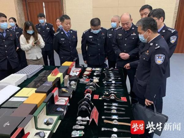 一折瑞士名表货到付款，瑞士名表 1折（江苏破获特大假冒名表案）