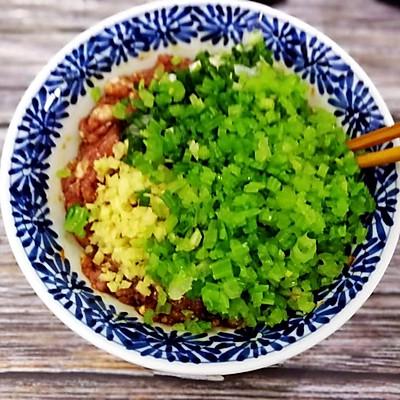 瘦肉蒸饺的家常做法，蒸瘦肉羹的做法（好吃不如饺子，芹菜猪肉馅蒸饺）
