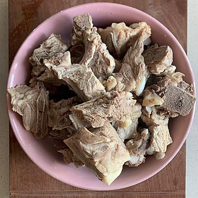 怎样做好吃的红烧土豆排骨，怎样做好吃的红烧土豆排骨窍门（让你停不下筷子的红烧排骨炖土豆）