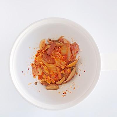 鱿鱼炒乌冬做法大全，鱿鱼炒乌冬面的做法（嗨吃部队锅#酸辣鲜香—韩式海鲜乌冬）