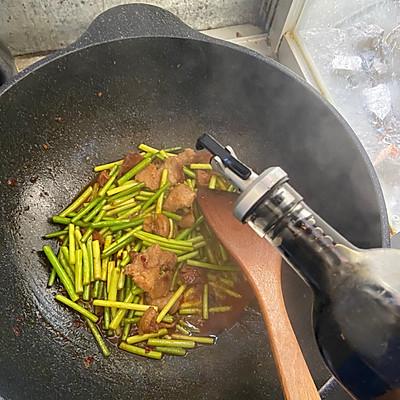 蒜苔炒什么好吃，炒蒜苔的十种做法（这道豆瓣五花肉炒蒜苔发到朋友圈）