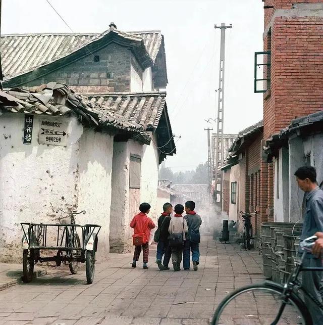 现在才明白歌词，别再让旧的伤疤浪费新的眼泪歌词（看了40年前中国孩子的偷拍照）