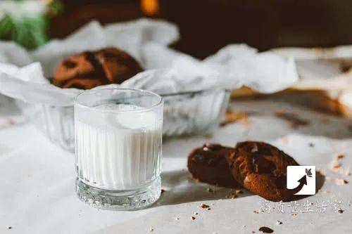 香蕉不能和什么一起吃，香蕉不能和什么一起吃/同吃 食物相克大全（不能和牛奶一起吃的5种东西）