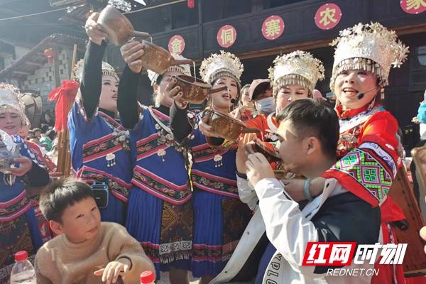 侗族的传统节日，侗族的风俗习惯（祭先祖、杀年猪、打糍粑……多彩民俗过侗年）