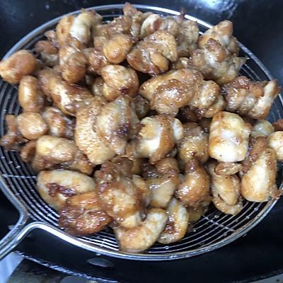 麻辣鸡丁的家常做法步骤，麻辣鸡丁的家常做法步骤窍门（第一次做辣子鸡丁就一致好评）