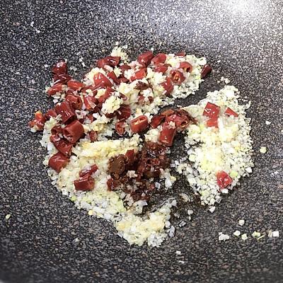 麻辣鸡丁的家常做法步骤，麻辣鸡丁的家常做法步骤窍门（第一次做辣子鸡丁就一致好评）