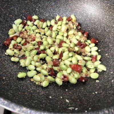 麻辣鸡丁的家常做法步骤，麻辣鸡丁的家常做法步骤窍门（第一次做辣子鸡丁就一致好评）