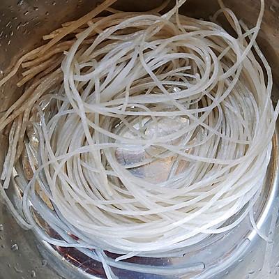 豆芽炒粉条用什么粉条好，豆芽可以炒粉条吗（豆芽炒粉条最好吃的做法）