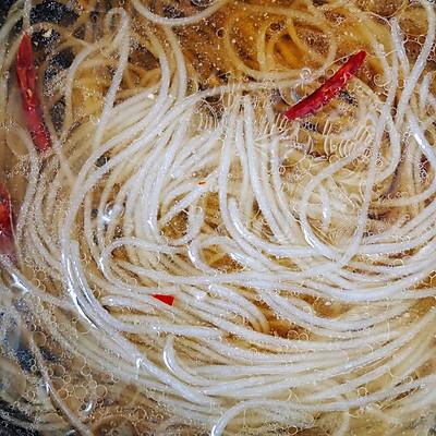 豆芽炒粉条用什么粉条好，豆芽可以炒粉条吗（豆芽炒粉条最好吃的做法）